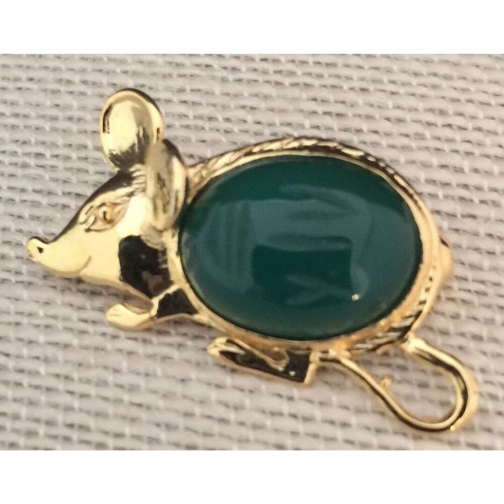 Vintage 1980s Mouse Brooch Green Onyx Scarab Cabochon Gold Plated - 7L